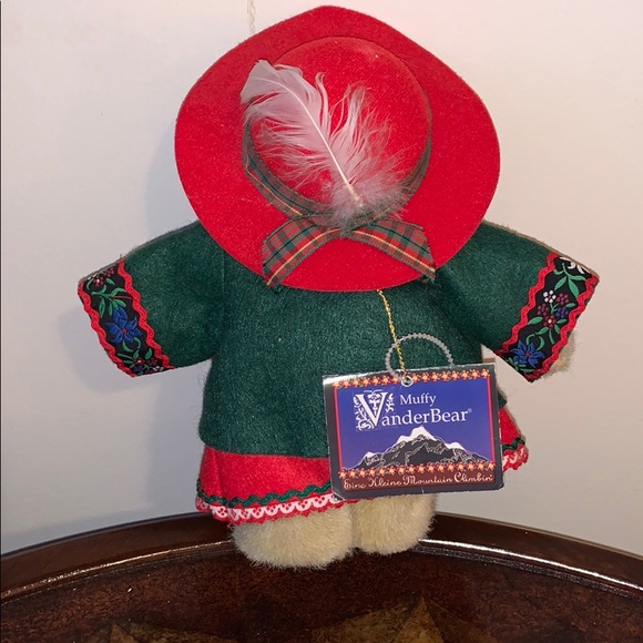 Muffy VanderBear - Picture 2 of 5